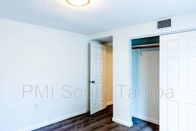 Building Photo - 3402 W Van Buren Dr