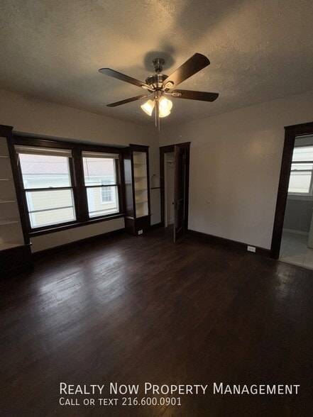 Building Photo - 10010 Almira Ave