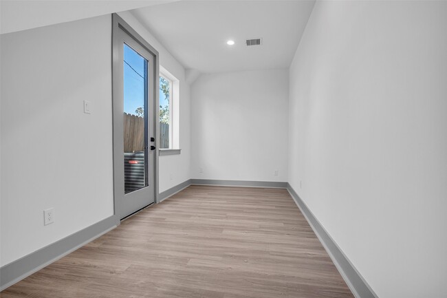 Building Photo - 5303 Kindred Gdn Ln