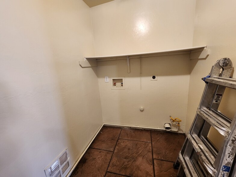 Building Photo - 3118 E Blacklidge Dr
