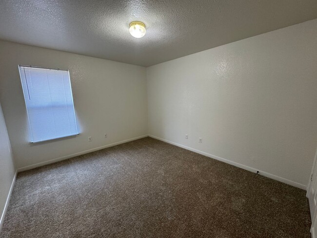 Building Photo - 311 Cedar Ridge Dr