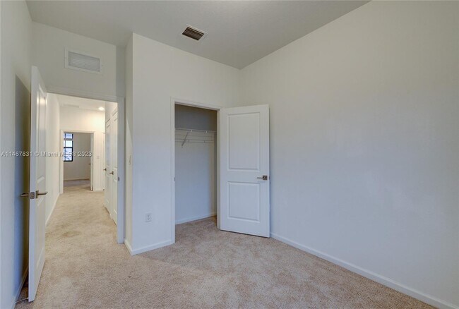 Building Photo - 1170 SW 7th Ct