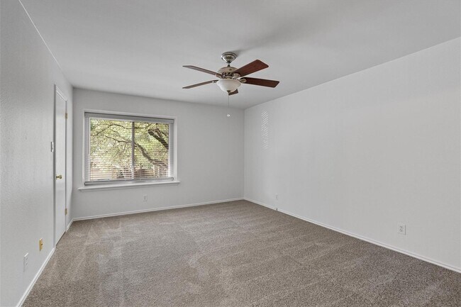 Building Photo - 1516 White Oak Loop