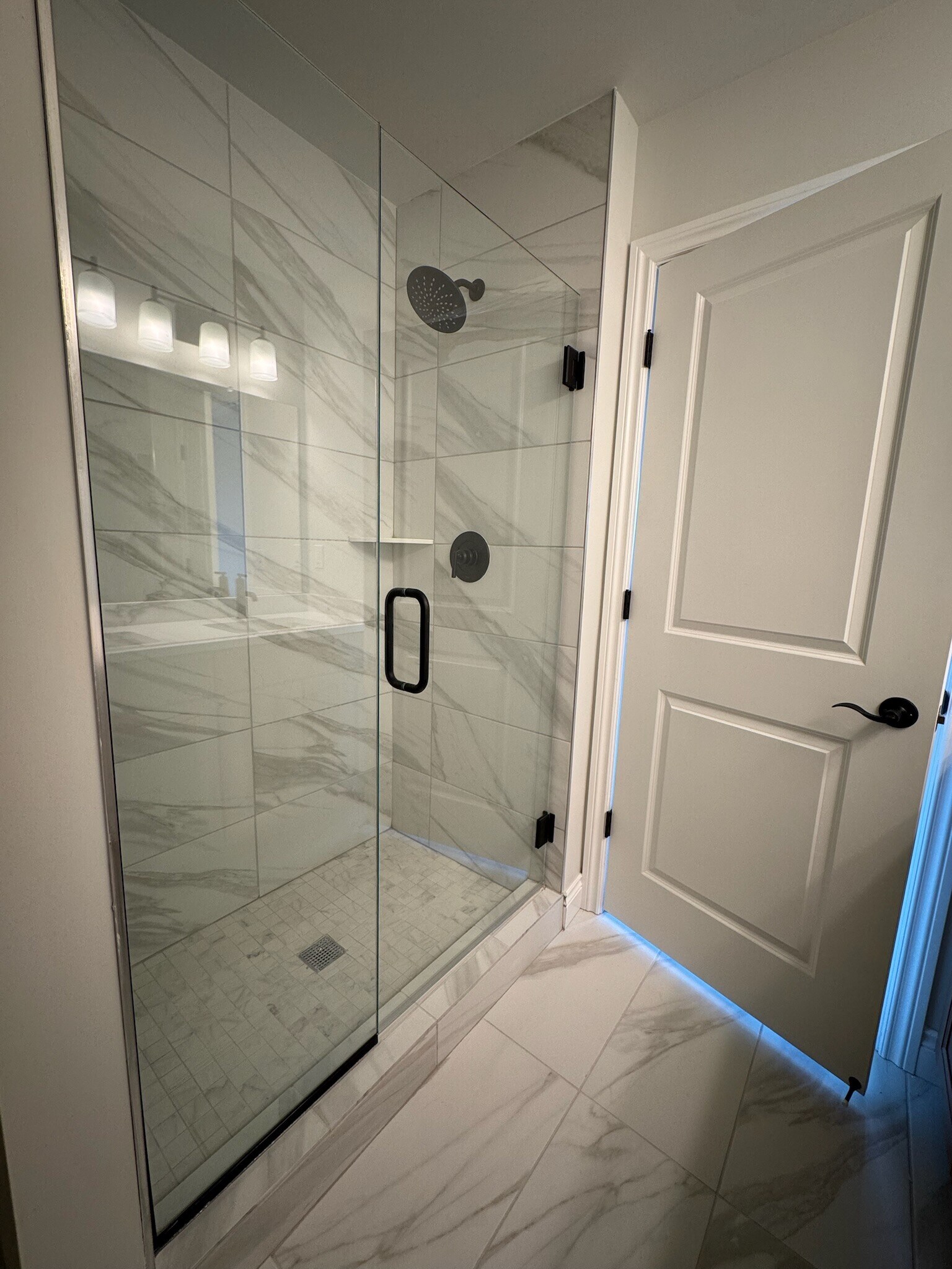 Master Bath - 813 Canterbury Ln