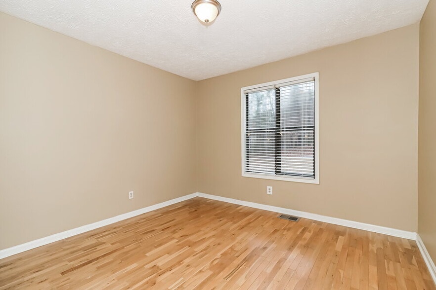 Building Photo - 1204 Trout Dr