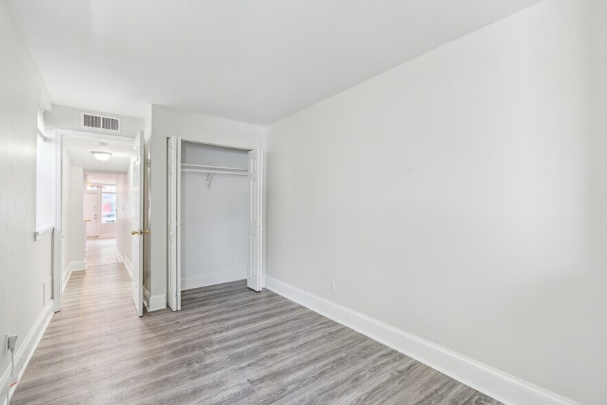 Building Photo - 822 W Lombard St