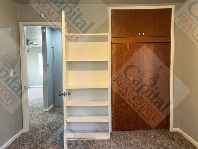 Building Photo - Cozy 2 Bedroom