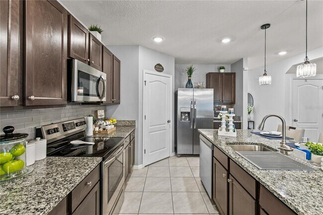 Building Photo - 9025 Pyrus St