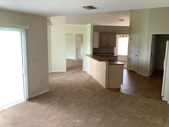 Building Photo - Charming 4-Bedroom, 2-Bath Home for Rent – Marion Oaks!