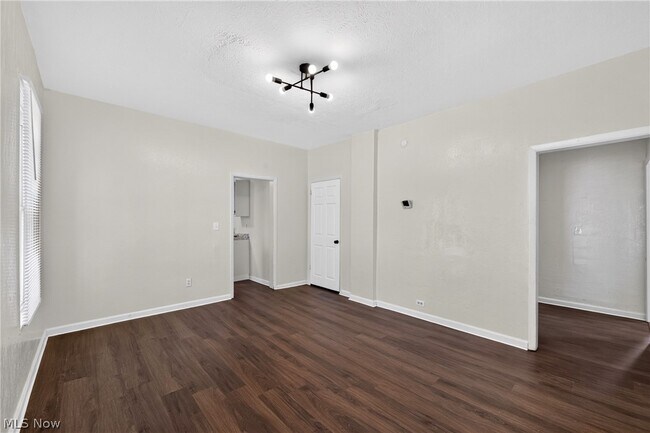 Building Photo - 505 Brown St