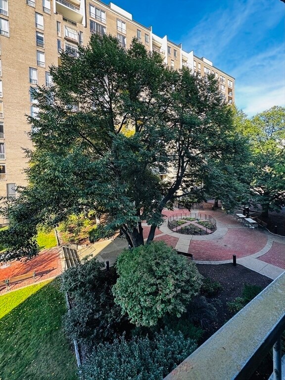Building Photo - 99 Pond Ave