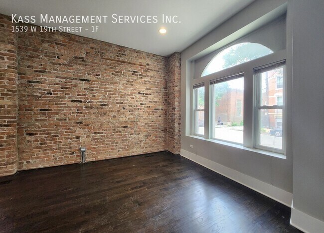 Building Photo - 1539 W 19th St