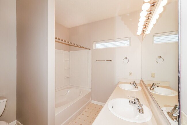 Building Photo - 8331 Chesterhill Ln