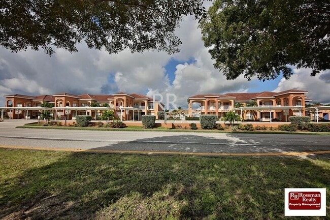 Building Photo - 3910 Santa Barbara Blvd S