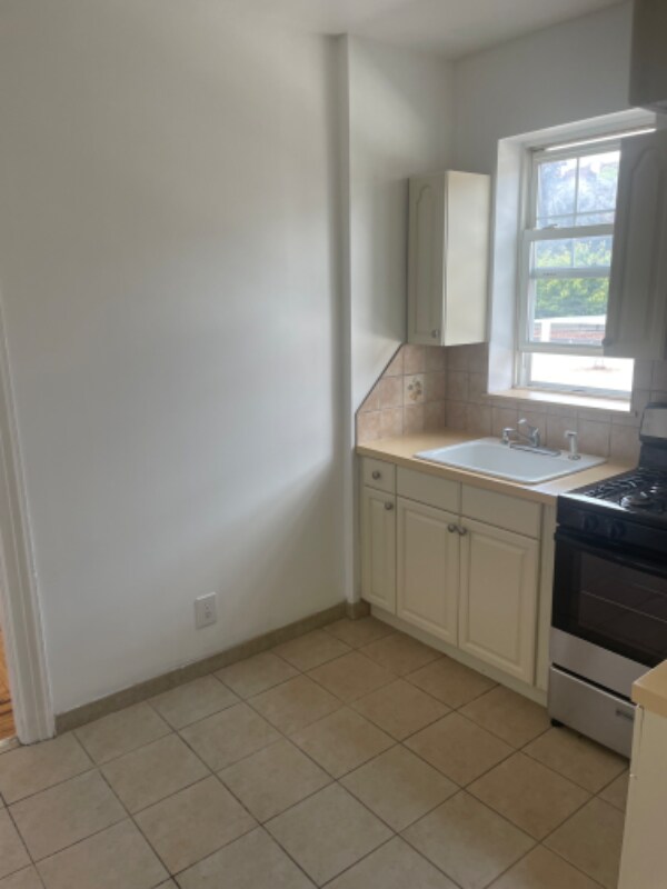 Building Photo - 0 Cromwell Ave