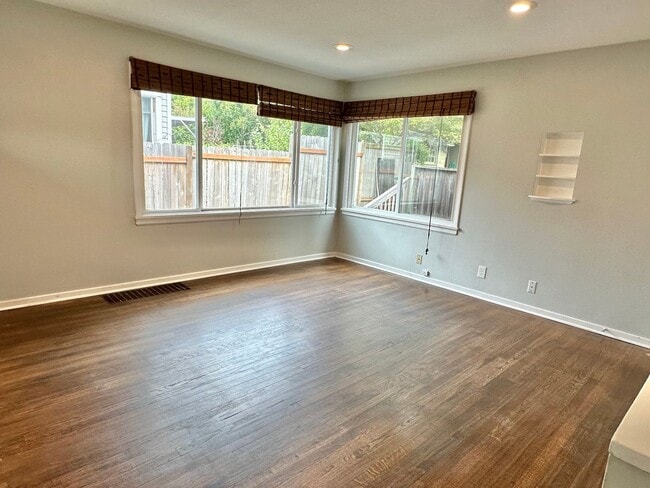 Building Photo - Beautiful 3 Bedroom home in desirable Ball...