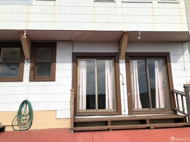 Building Photo - 1537 34th Ave