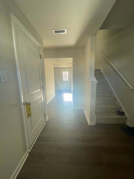 Building Photo - 241 Conte Ct
