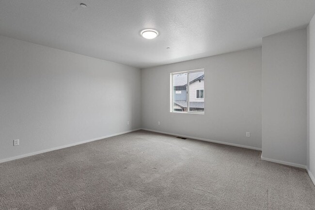 Building Photo - Students Welcome! Two Story 3 Bed 2.5 Bath Town Home North Fort Collins