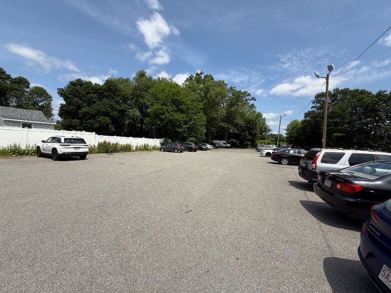 Building Photo - 44 Delmont St