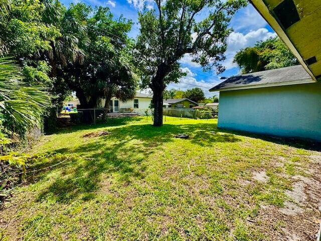 Building Photo - 2810 NW 8th Ct