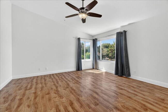 Building Photo - Toro Sunshine Expansive 4 Bed/ 3 Bath Home!