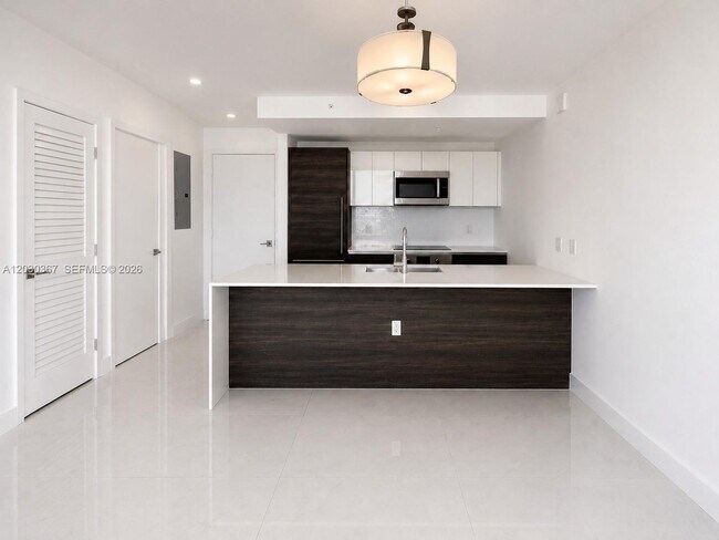 Building Photo - 301 Altara Ave