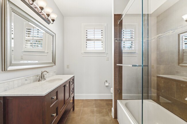 Building Photo - 5637 Overbrook Ln