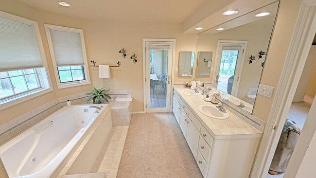 Building Photo - Furnished Sunriver 3 Bedroom Home Availabl...
