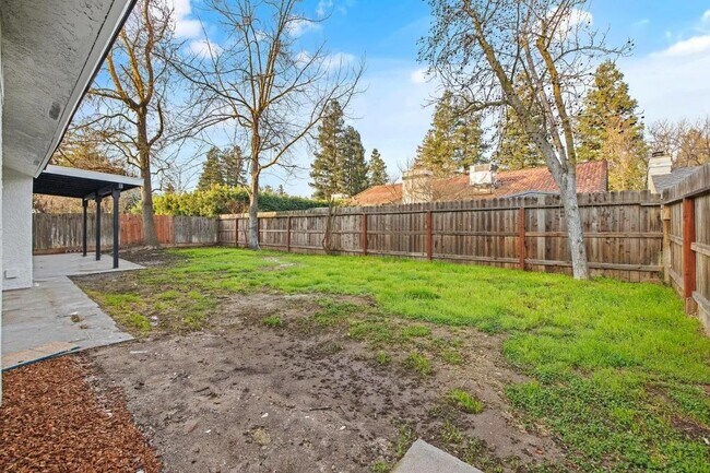 Building Photo - 6379 N Forestiere Ave