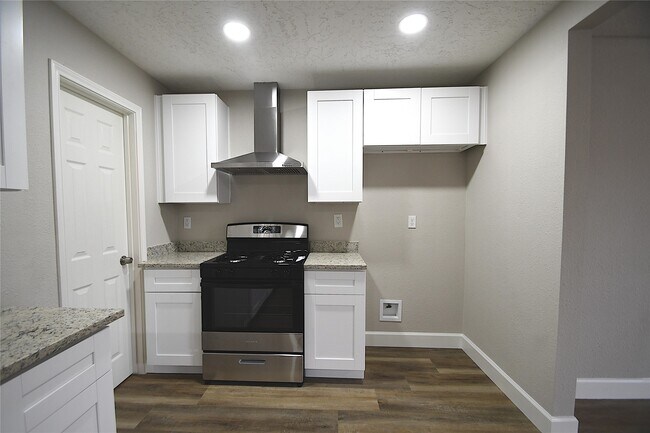 Building Photo - 8535 Tilgham St