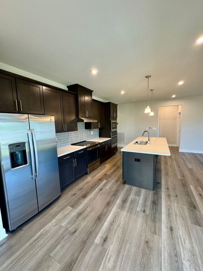 Building Photo - Beautiful, 3BR/3BA, Ranch with Bonus Room in Harrisburg