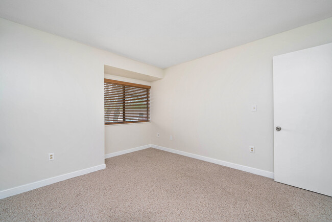 Building Photo - 102 Brookwood Dr