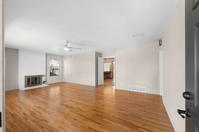 Building Photo - Lovely Del Cerro Home w/Solar and A/C