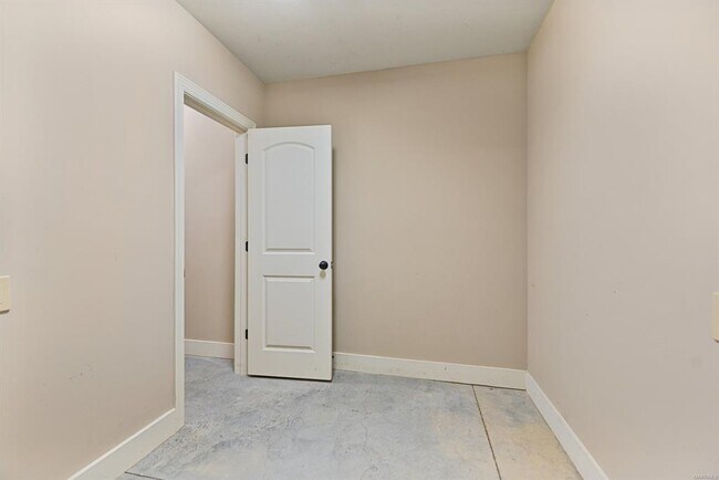 Building Photo - 463 Waters Edge