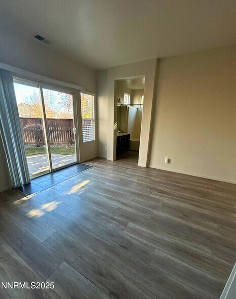 Building Photo - 5353 Desert Peach Dr