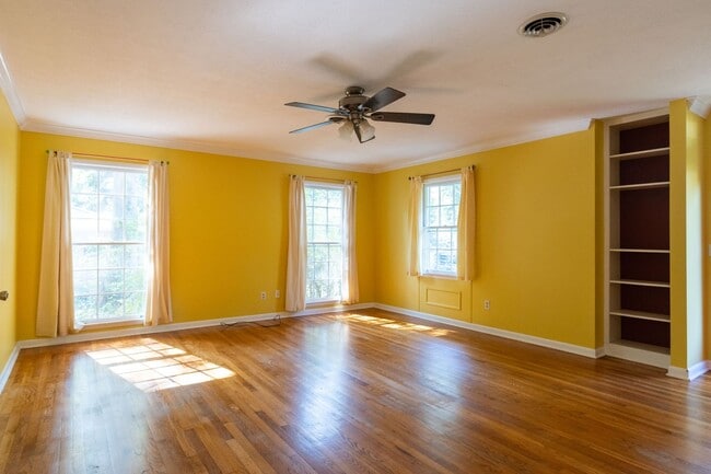 Building Photo - 882 Cherokee Rd