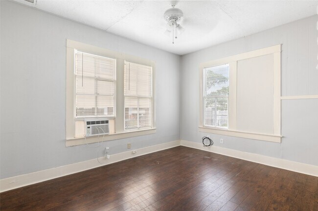 Building Photo - 714 44th St