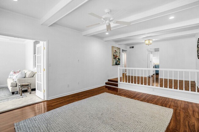 Building Photo - Prime Greenville Location! 3BR Ground Floor Condo in Gated Community