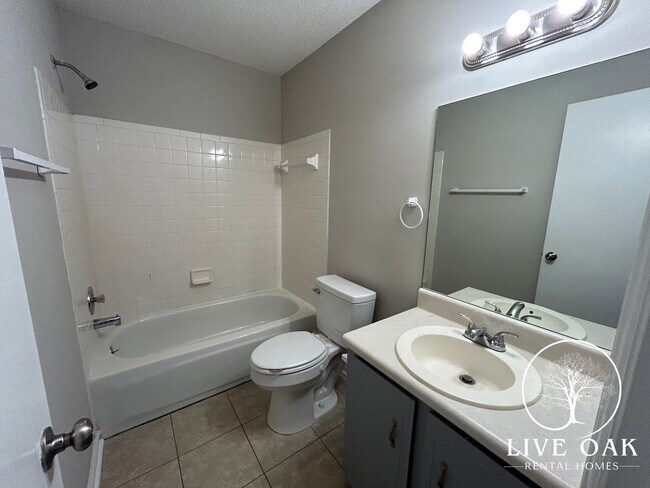 Building Photo - 904 Willowbrook Dr