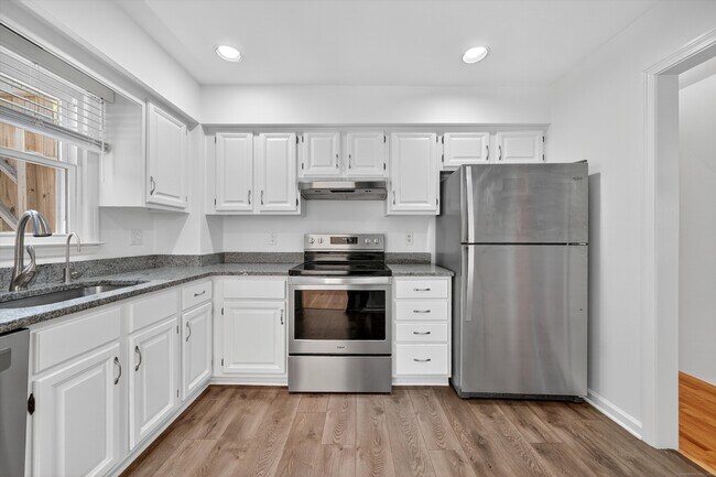 Building Photo - 55 Locust St