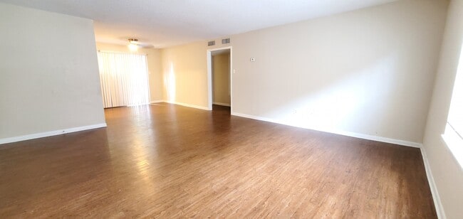 Building Photo - Live Oak - NEW