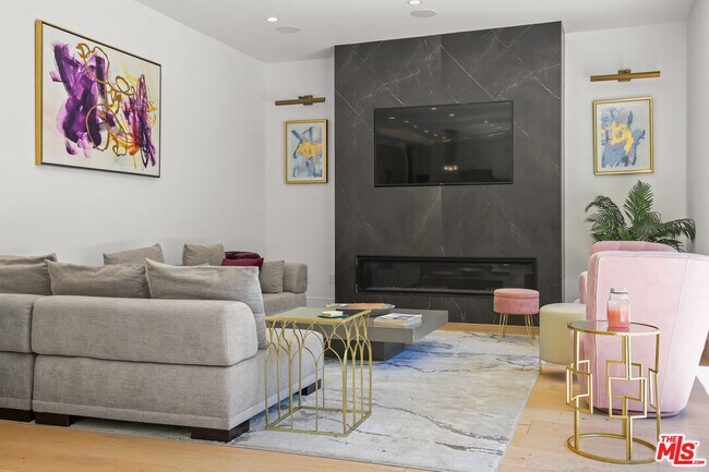 Building Photo - 13812 Cumpston St