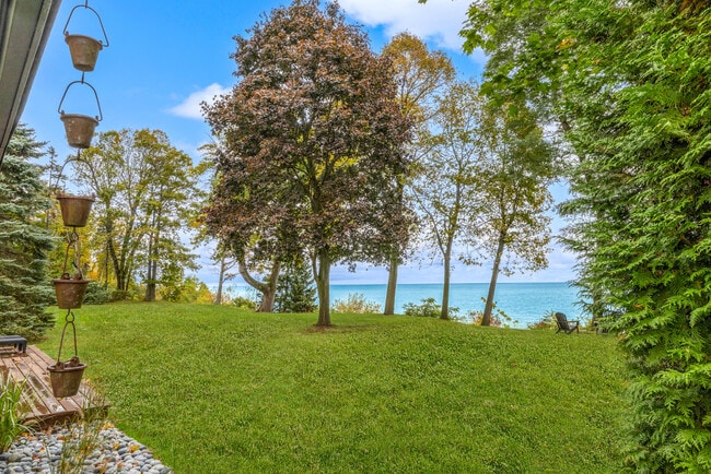 Building Photo - 10046 Sheridan Dr