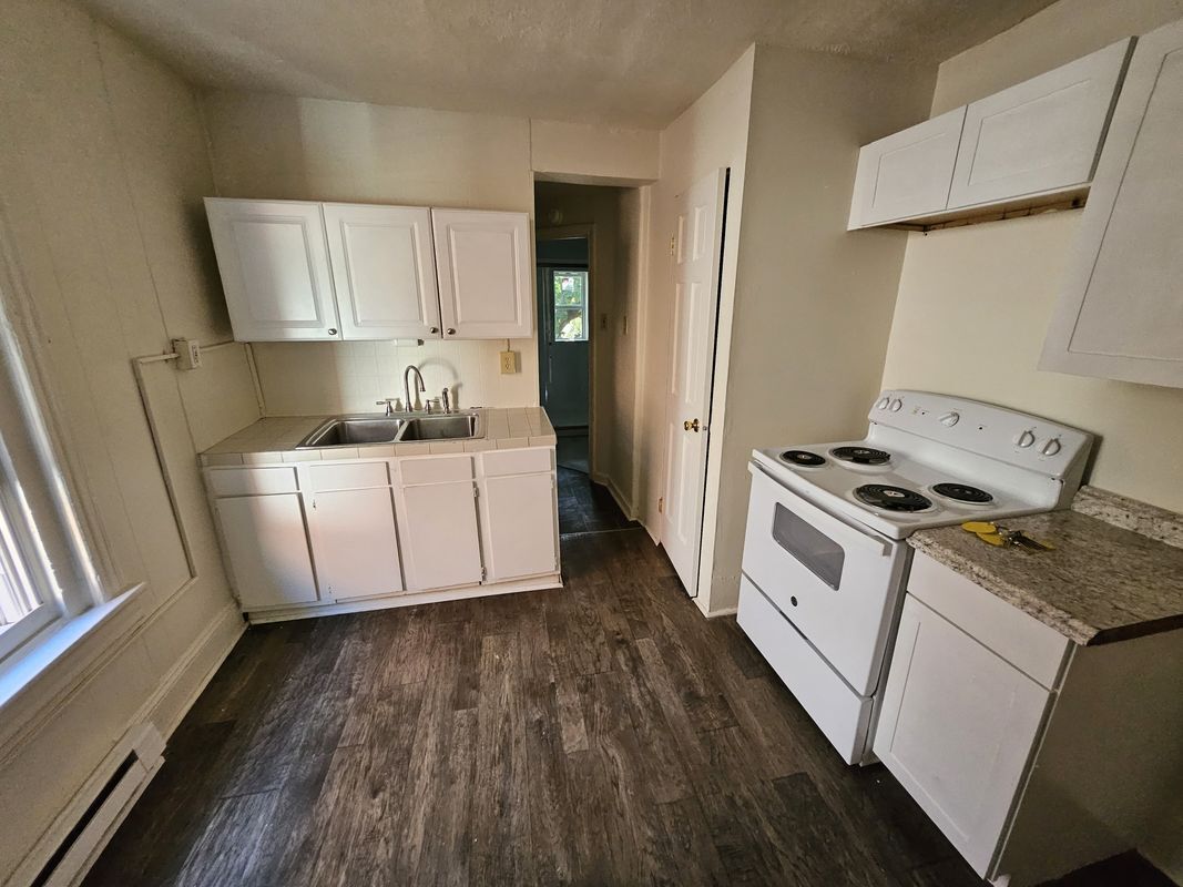 Building Photo - 924 E Morton St