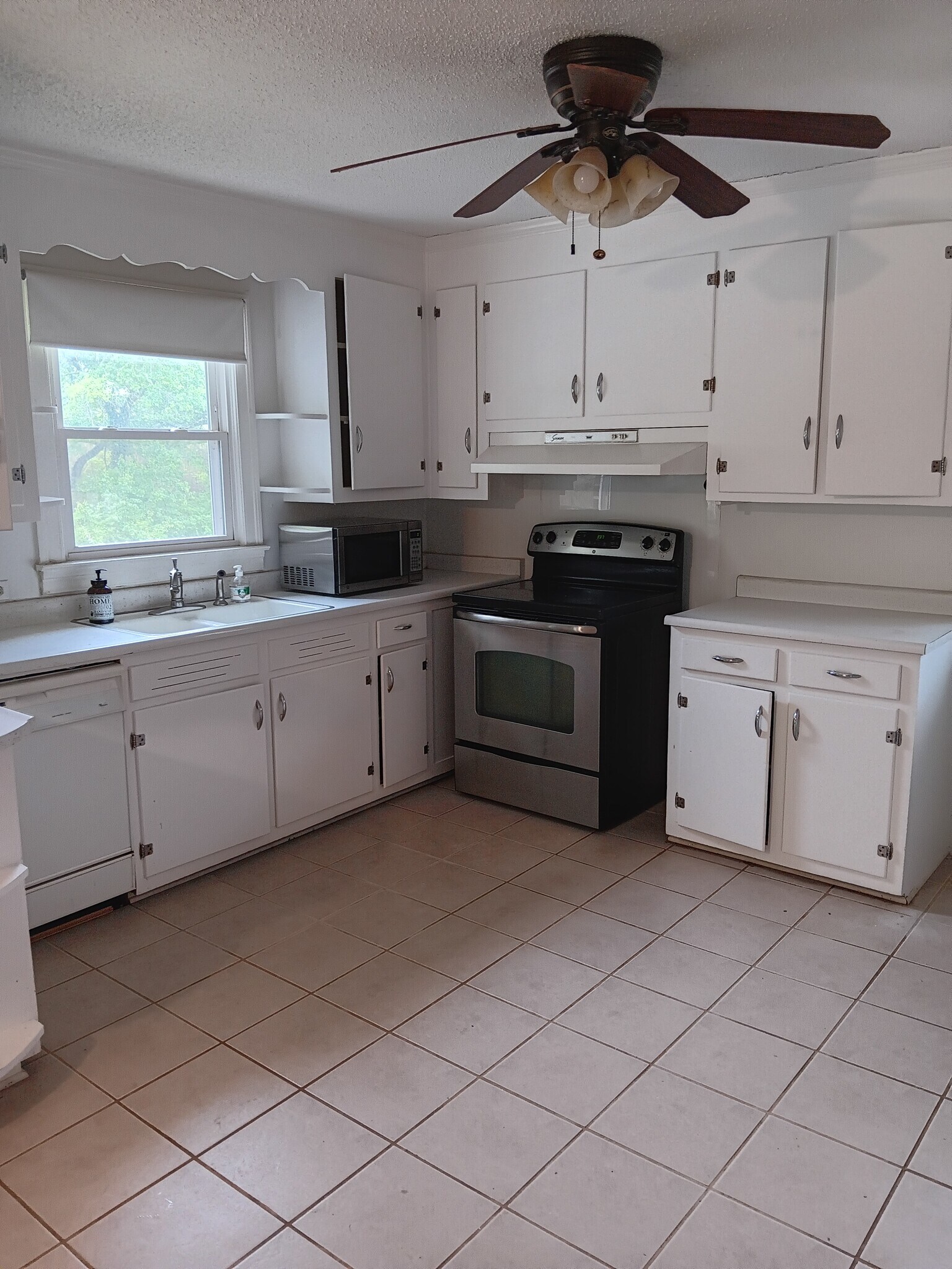 Building Photo - 1910 Elrod Rd