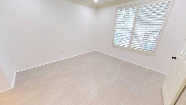 Main Suite Bedroom - 37 Spanish Lace