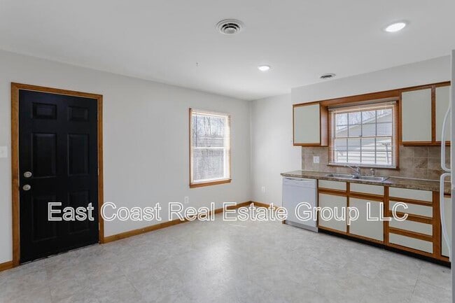 Building Photo - 4 Fleming Dr