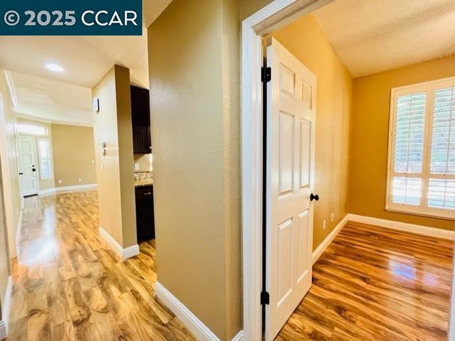 Building Photo - 3046 Lakemont Dr