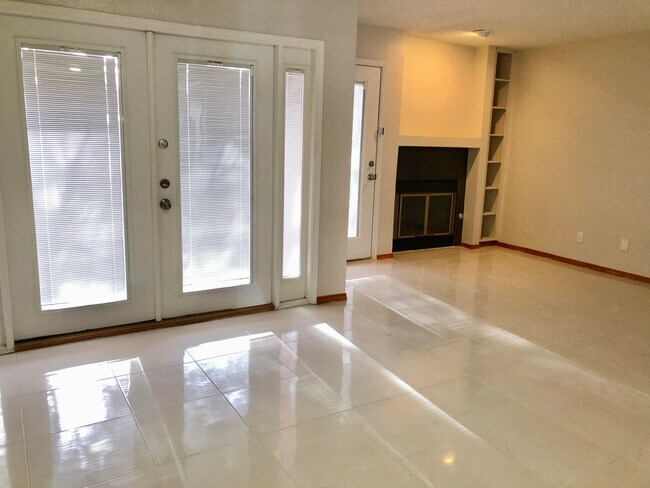 Building Photo - 730 Resler Dr